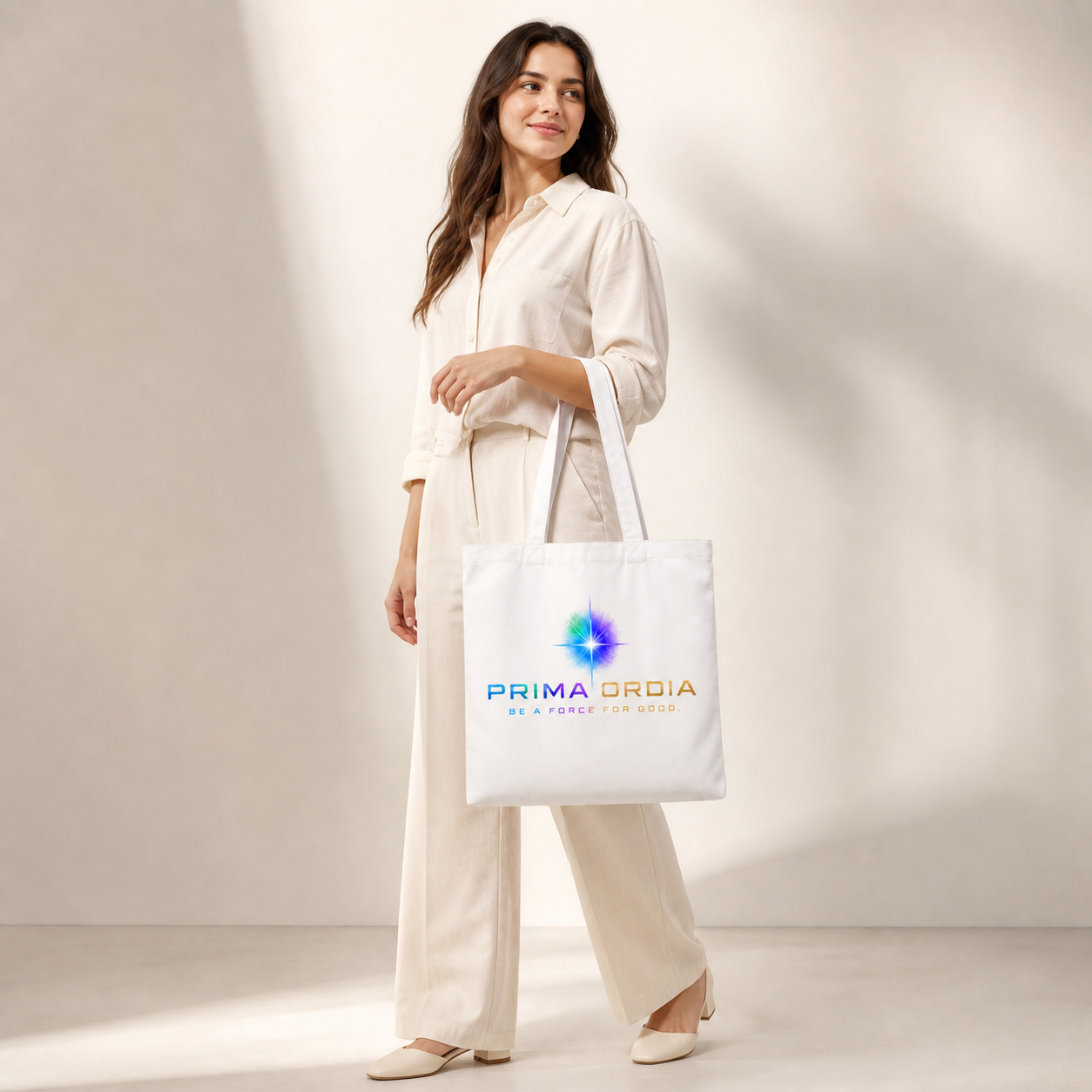 Open Tote: clean studio lifestyle image.